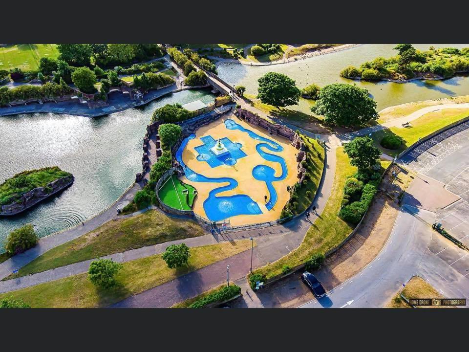 Beach Court Holiday Apartments สเกคเนส ภายนอก รูปภาพ